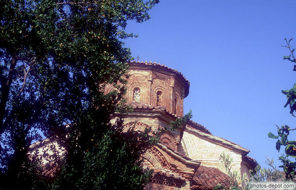photo de Le dôme byzantin du monastère d'Ossios Loukas