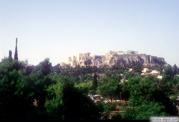 photo de ruines de temple sur le rocher