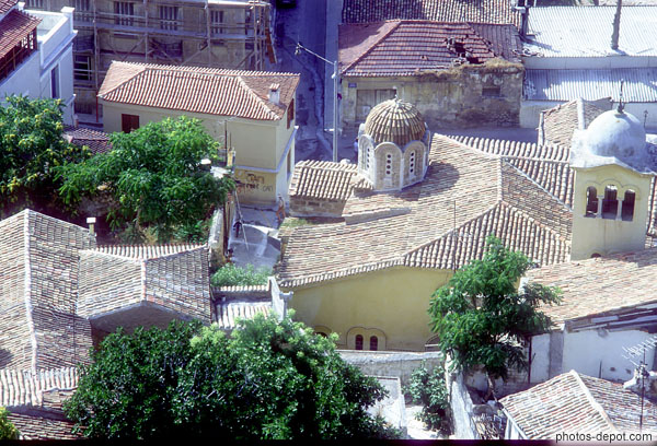 photo de charmants toits de tuiles des maisons