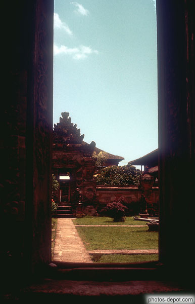 photo de fenetre sur temple