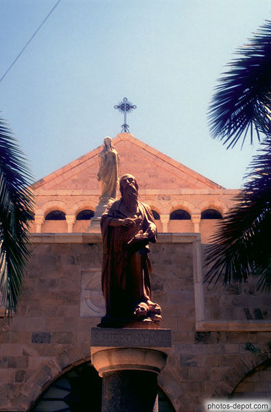 photo de Statue de St Hieronymus devant la chapelle de la Nativité2