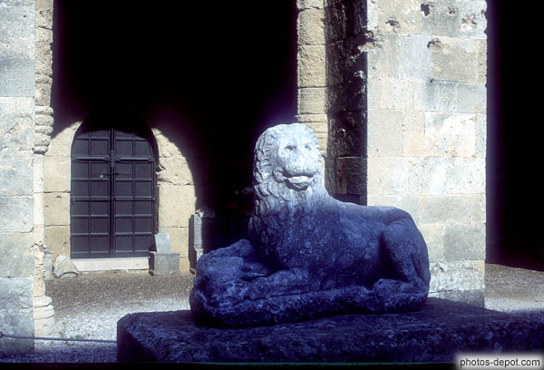 photo de statue de lion