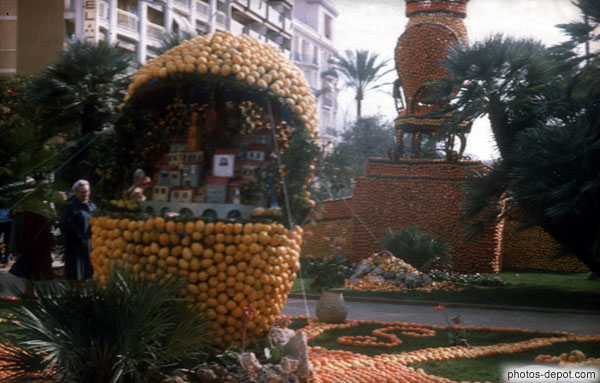 photo de monument d'oranges