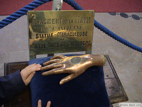 photo de Fragment de la main de l'ancienne statue miraculeuse de Notre Dame de Boulogne