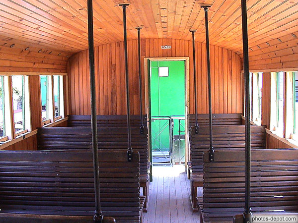 photo d'intérieur de wagon en bois