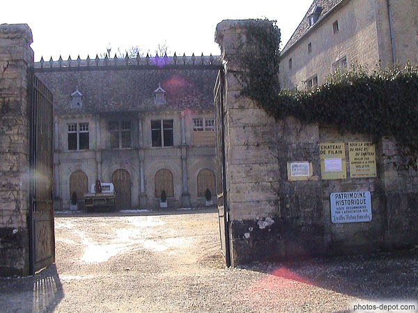 photo d'Entrée du château de Filain