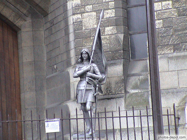 photo de Jeanne d'Arc et sa bannière