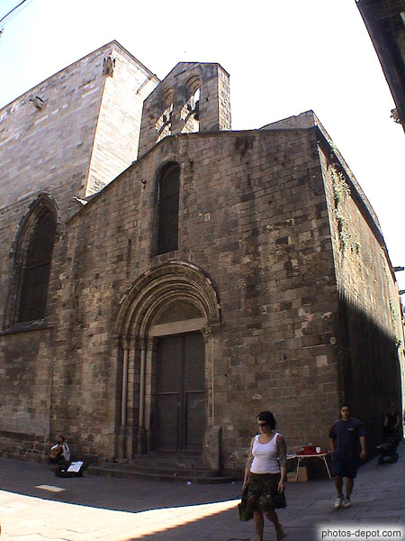 photo de mur clocher dans la vieille ville