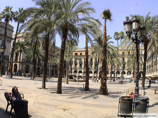 photo de Plaza Real de style néo-classique