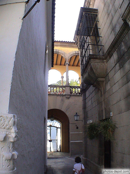 photo de rue, terrasse, passage à colonnes