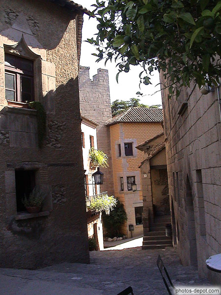 photo de rue en escaliers du Pueblo Espanol (Poble Espanyol)