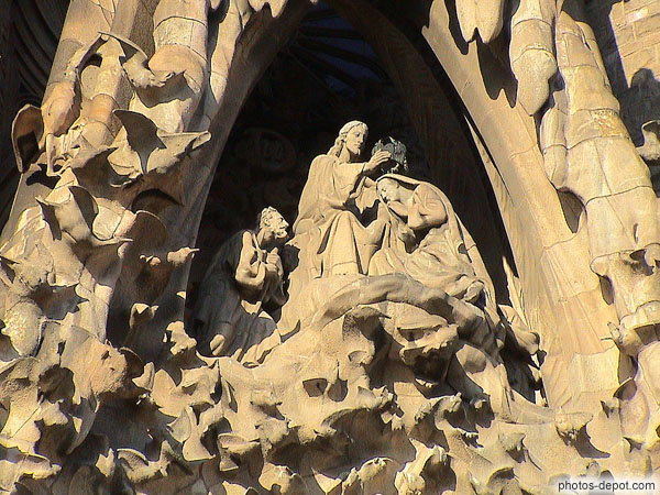 photo de détail facade de la Sagrada Familia (Antonio Gaudi)