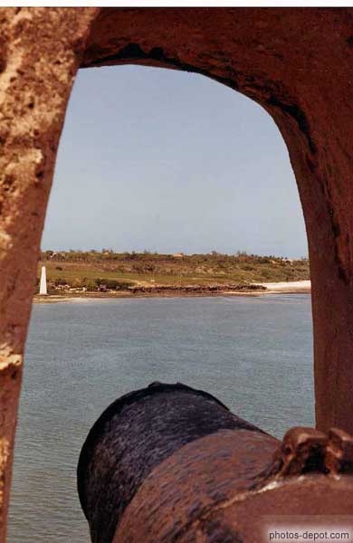 photo de la baie depuis un canon du fort Jesus