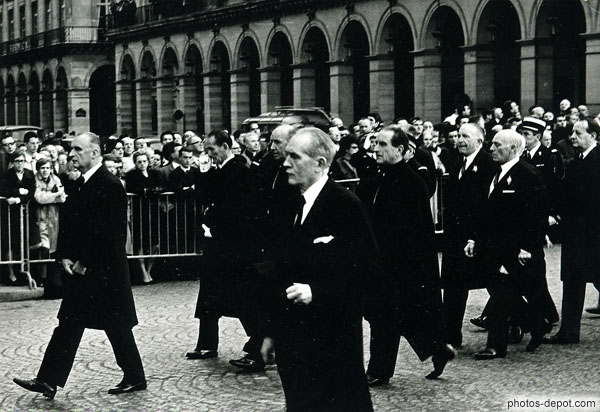 photo de défilé du président Georges Pompidou rue de Rivoli