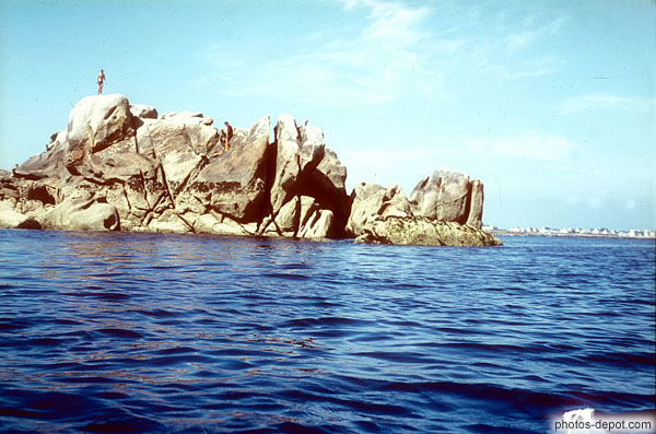 photo de plongeurs sur le rocher