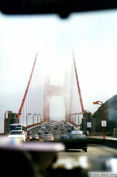 photo de Golden Gate dans la brume