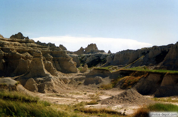 photo de rocher percé et crique dans les Badlands