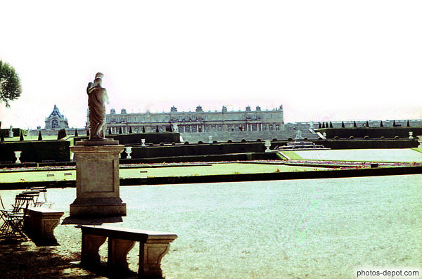 photo de palais de Versailles depuis les jardins
