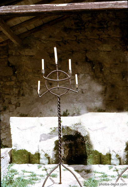 photo de chandelier à 5 branches dans le Monastère