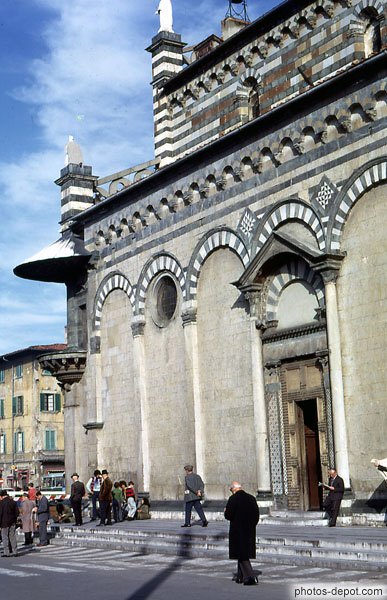 photo de Cathédrale di San Stephano alternant calcaire de liais et serpentine