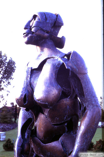 photo de femme statue moderne