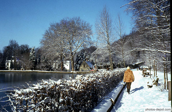 photo de promenade autour du lac en hiver
