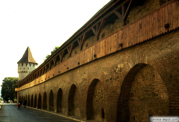 photo d'Anciennes fortifications et tour des charpentiers