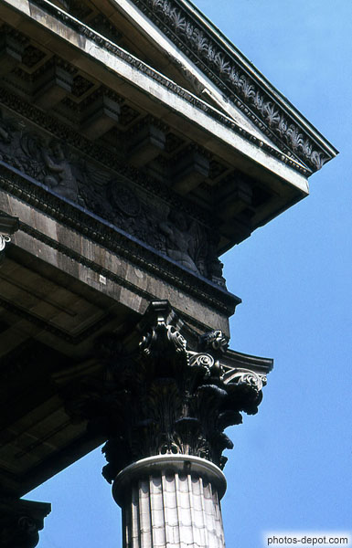 photo de chapiteau d'une colonne de l'église de la Madeleine