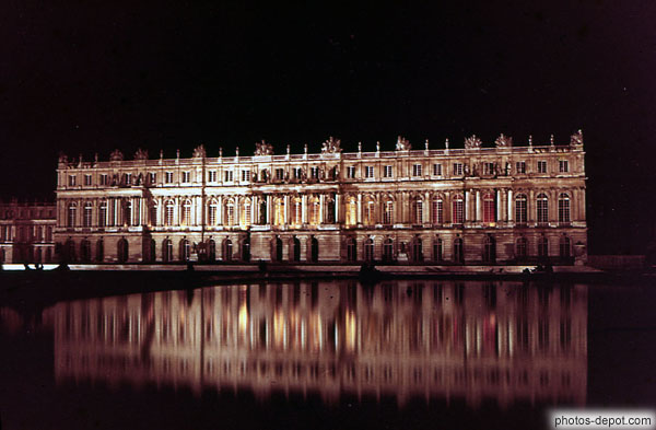 photo de chateau de Versailles la nuit