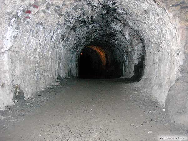 photo de long souterrain du fort de Godefroi de Bouillon