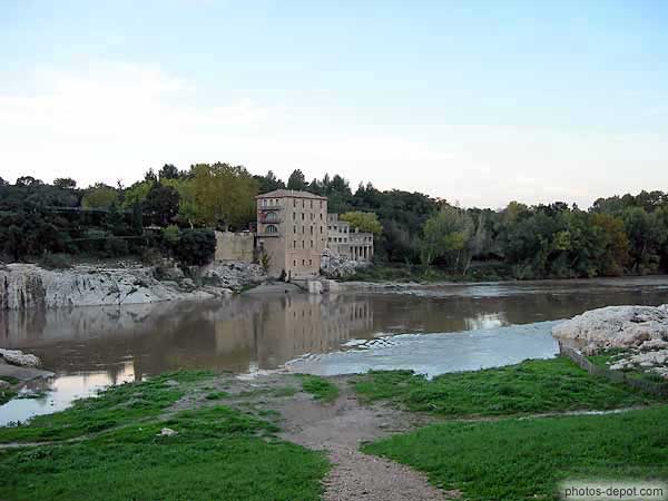 photo de maison aux abords du Pont du Gard