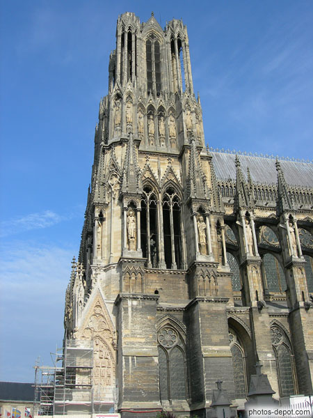 photo de Cathédrale  tour sud de 81 m de haut