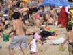 Enfants jouent sur la plage / Belgique, Ostende