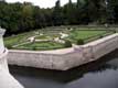 Jardin de Catherine de Médicis est un jardin intime avec bassin central