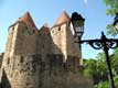 Donjon à l'entrée de la ville fortifiée / France, Languedoc Roussillon, Carcassonne