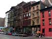 Vieux buildings noircis par la fumée / USA, New York
