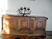 Chandelier sur meuble coffre ouvragÃ© / France, Languedoc Roussillon, Perpignan, palais des rois de Majorque