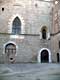 Fenêtres de différentes époques sur mur de galets et de briques / France, Languedoc Roussillon, Perpignan, palais des rois de Majorque