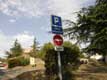 Parking gratuit obligatoire ! l'humour est de mise Ã  Cucugnan... / France, Languedoc Roussillon, Cucugnan
