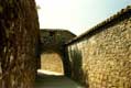 Hauts murs et passage couvert / Espagne, Baeza