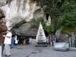 Cierges déposés en attente d'être allumés devant la grotte des apparitions / France, Hautes Pyrenees, Lourdes