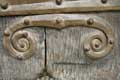 Ferrures romanes, fer forgé sur la porte de l'église