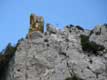 Surmontant l'ermitage, une croix de fer préside sur le plus haut rocher / France, Languedoc Roussillon, Gorges de Galamus