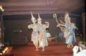Jeunes danseuses en riches costumes / Thailande