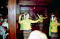 Spectacle de danseuses aux longs ongles dans restaurant / Thailande
