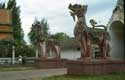 Statues d'animaux gueule ouverte à l'entree du temple / Thailande