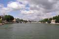 Pont des Arts fini sous Napoléon Bonaparte en  1804, passerelle piétons aux neuf arches en fonte est le premier pont métallique de Paris