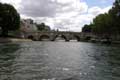 Pont neuf terminÃ© sous Henri IV, ornÃ© des tetes grimaÃ§antes de ses ministres,coupe la pointe de l'ile de la citÃ©. + long 232m et + vieux pont de Paris (terminÃ© en 1607)