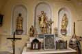 Statues et objets religieux dans chapelle latÃ©rale / France, Languedoc Roussillon, ND de Consolation