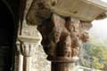 Chapiteaux du cloître surplombant le vide / France, Languedoc Roussillon, St Martin du Canigou